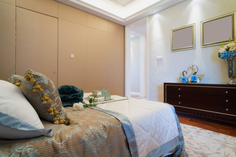 luxury-bedroom-with-nice-decoration-2025-10-28-21-57-33-utc